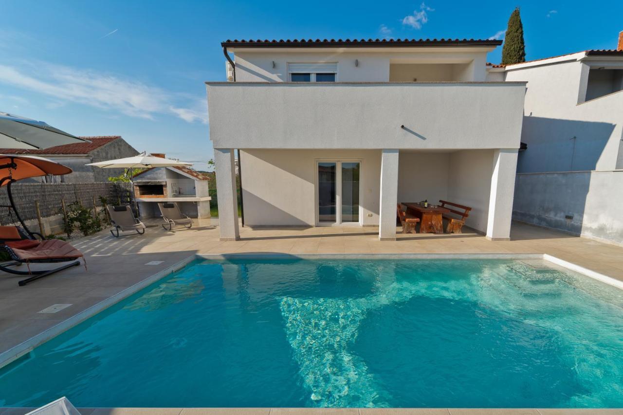 Villa Luka With Private Pool Near Pula Exterior foto