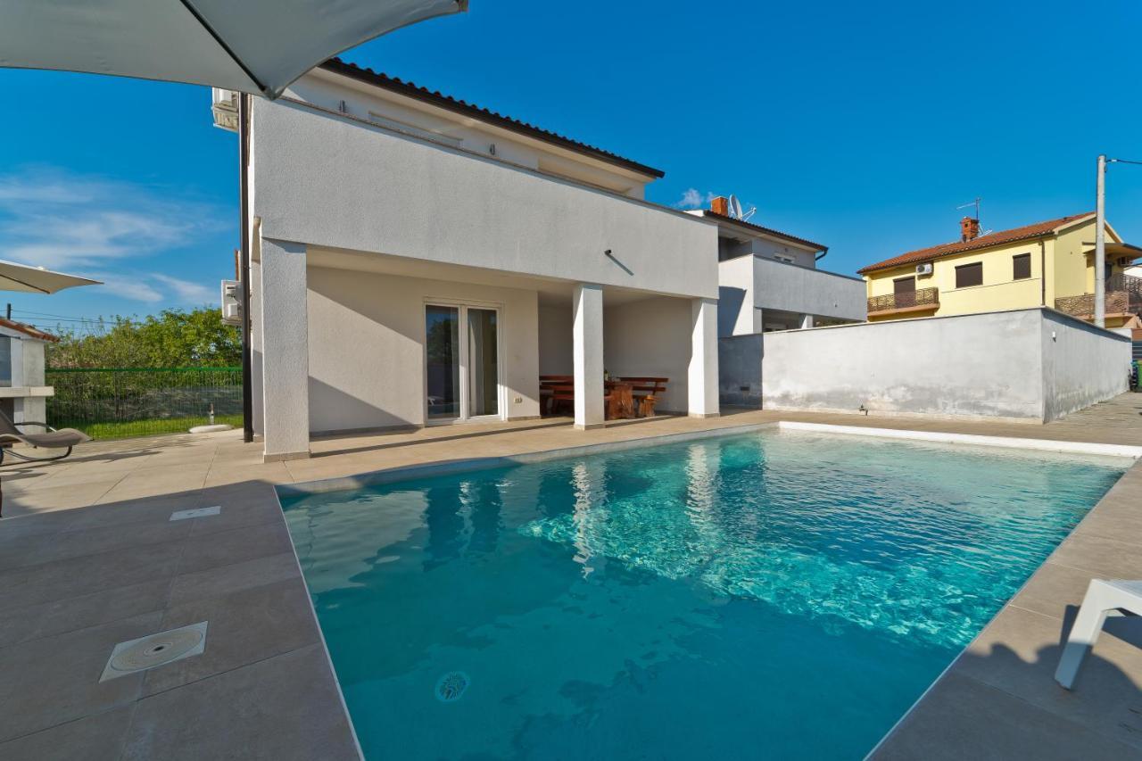 Villa Luka With Private Pool Near Pula Exterior foto