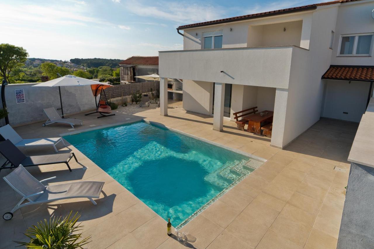 Villa Luka With Private Pool Near Pula Exterior foto